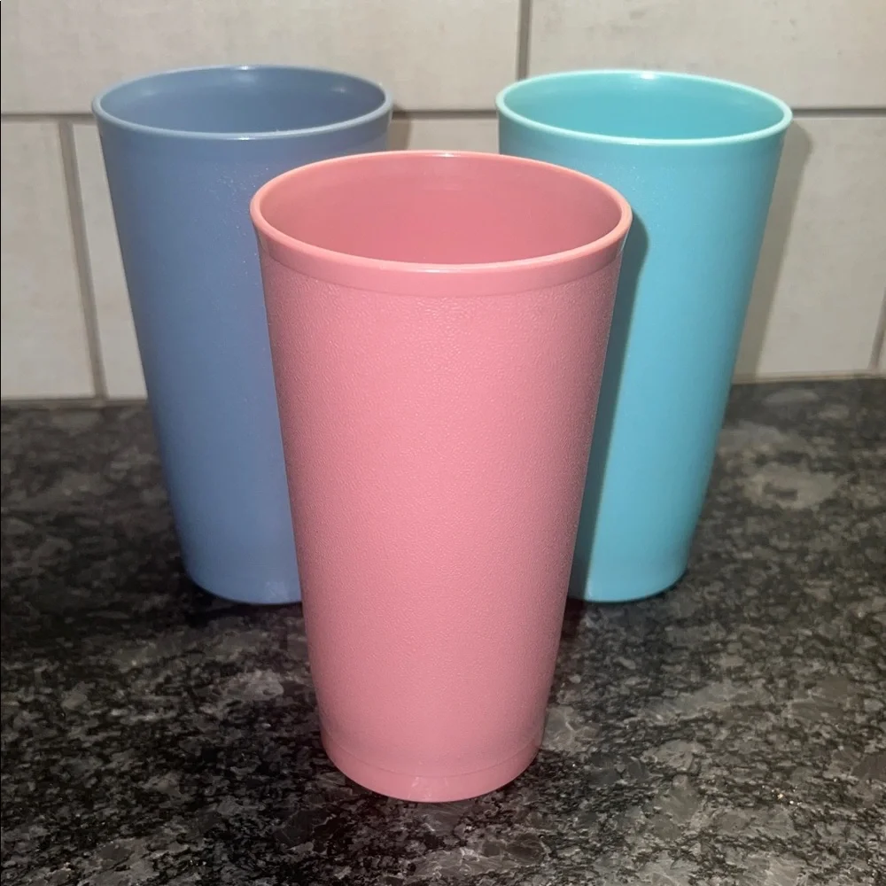 Vintage Tupperware Set of Three Colorful Plastic Tumblers like new!!!